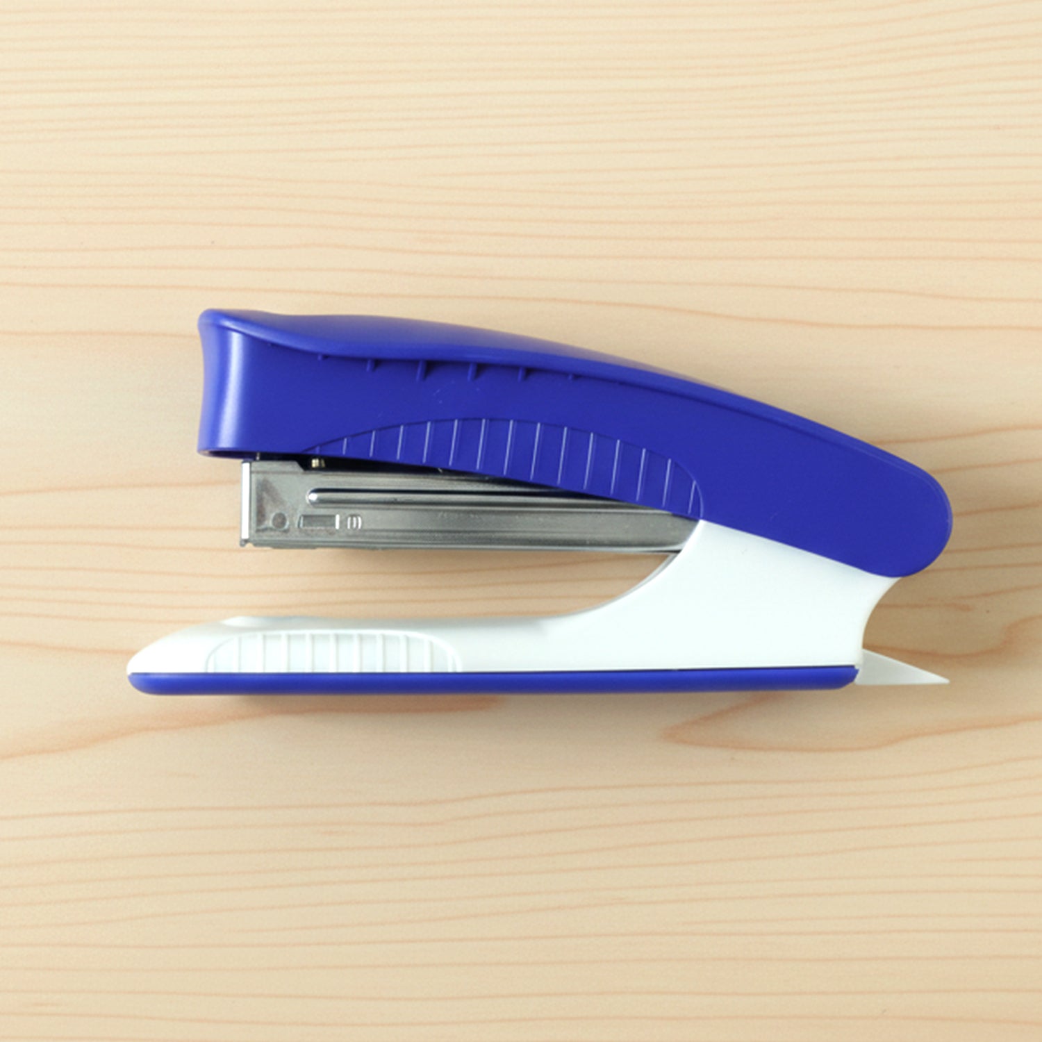 Metal body manual stapler from Kangaro for strong and lasting performance