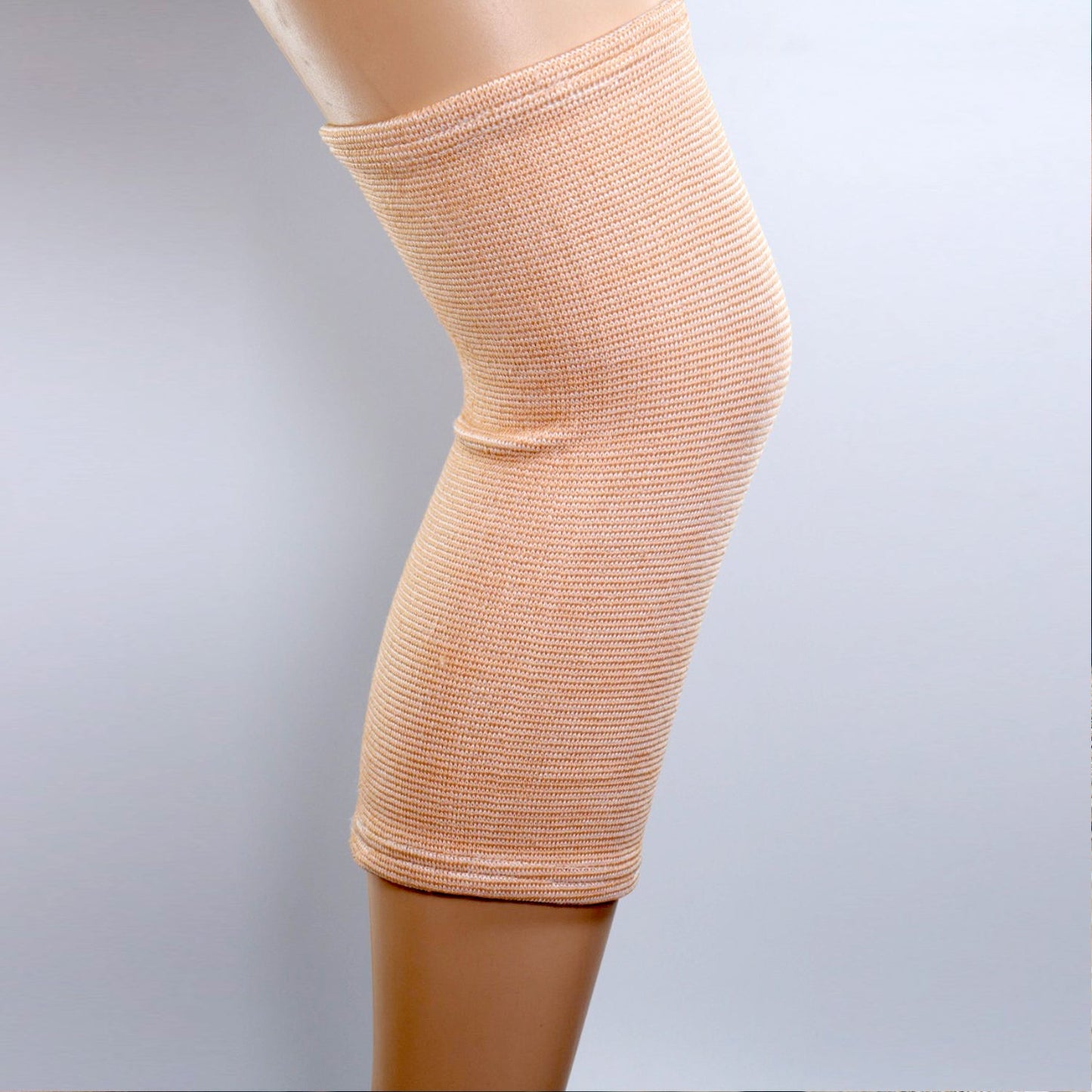Front view of the medium knee cap, ideal for knee support and pain relief.