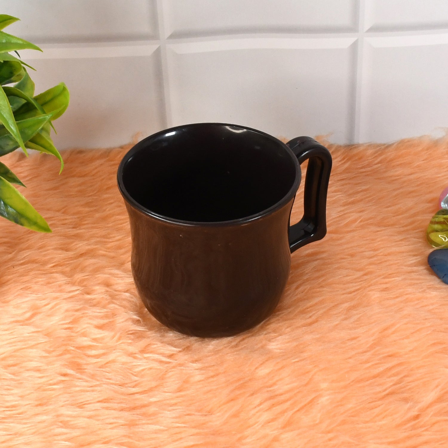 Diagram illustrating the dimensions of the plastic coffee mug.