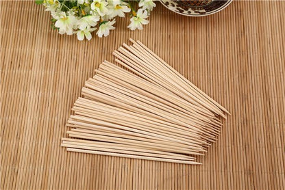 Long 20 cm bamboo BBQ skewers, versatile for various grilled foods.